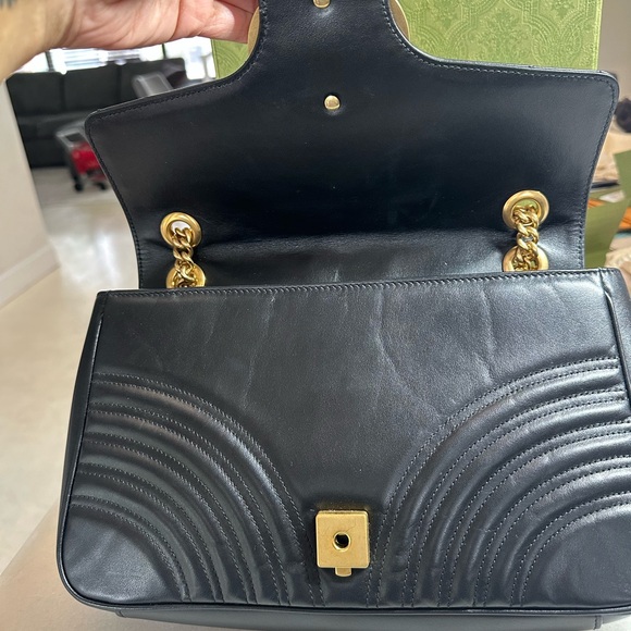 Gucci GG Marmont medium shoulder bag - Picture 6 of 9